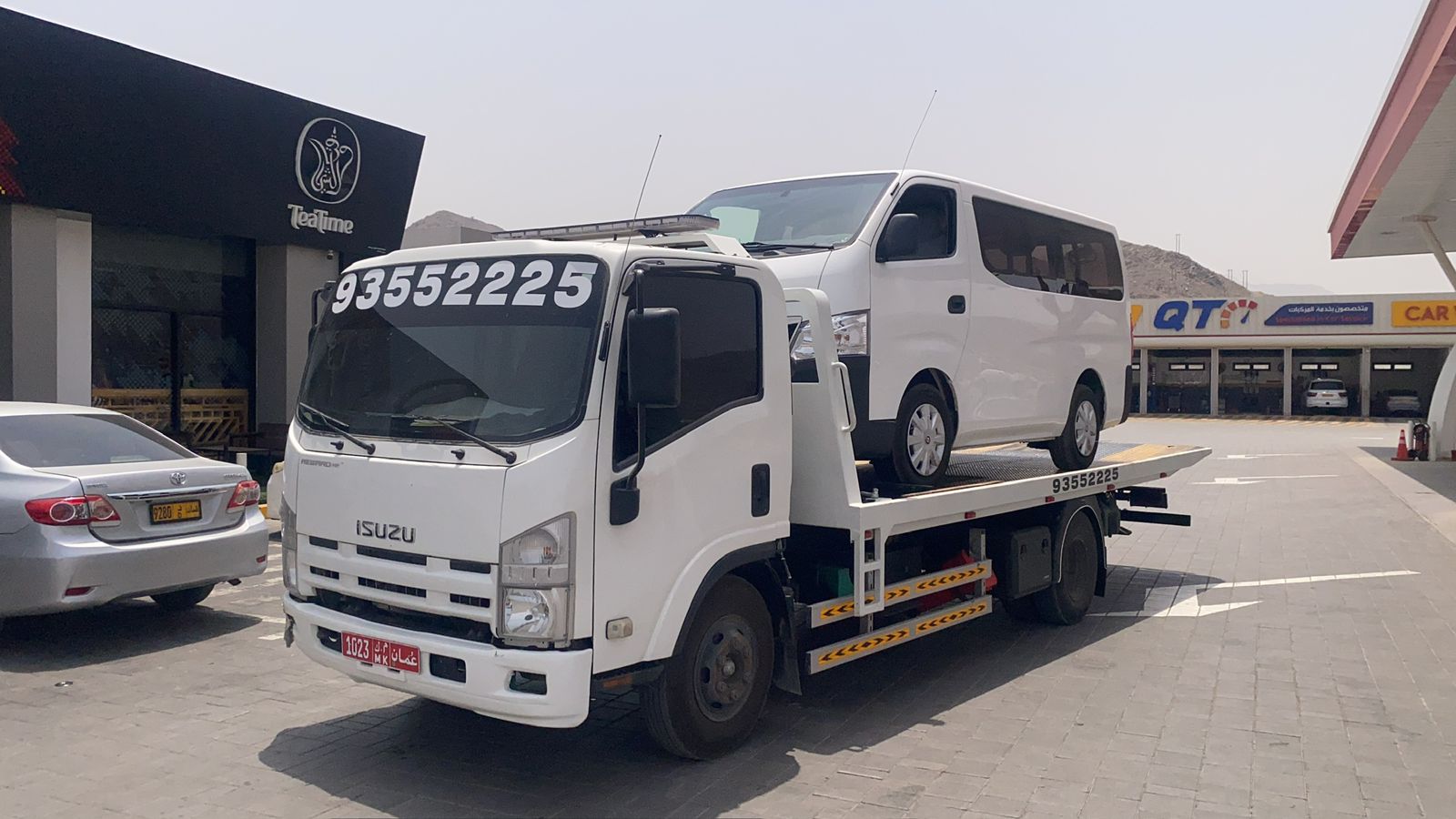 24 hour vehicle breakdown recovery truck